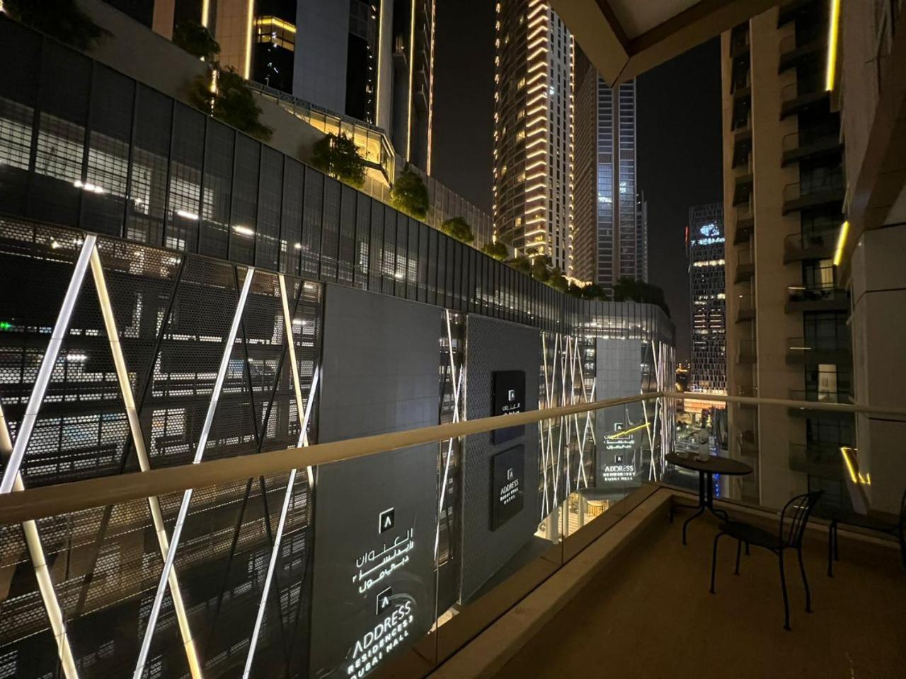 Downtown Holiday'S - 1 Min To Dubai Mall & Burj Khalifa Hostel Екстериор снимка