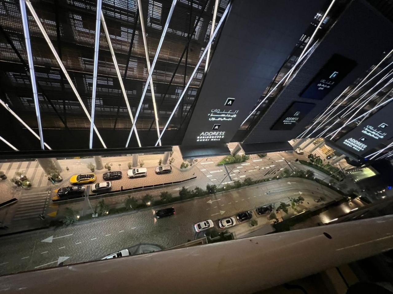Downtown Holiday'S - 1 Min To Dubai Mall & Burj Khalifa Hostel Екстериор снимка