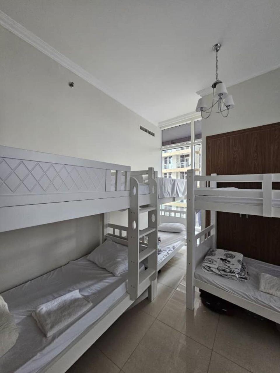 Downtown Holiday'S - 1 Min To Dubai Mall & Burj Khalifa Hostel Екстериор снимка