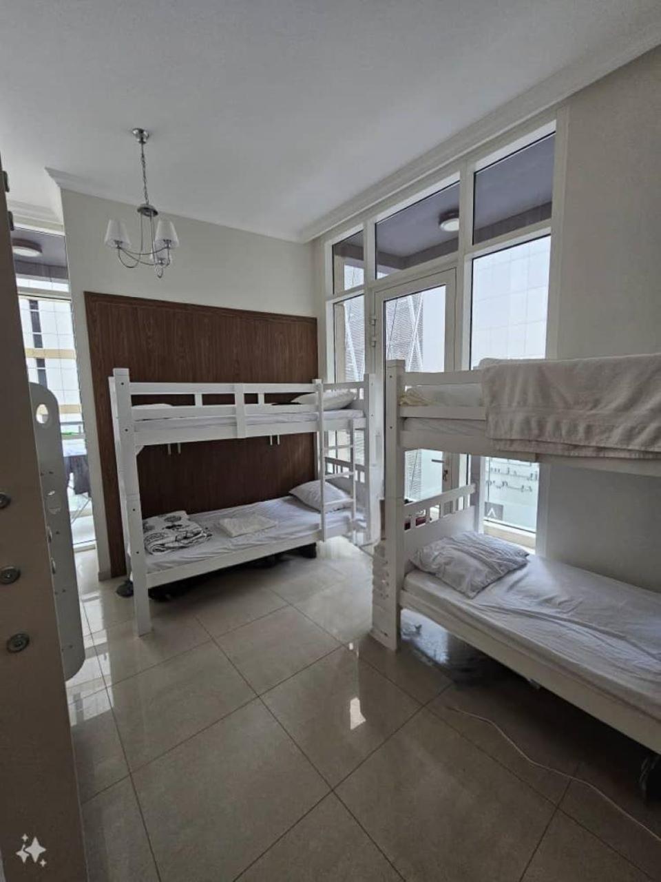 Downtown Holiday'S - 1 Min To Dubai Mall & Burj Khalifa Hostel Екстериор снимка