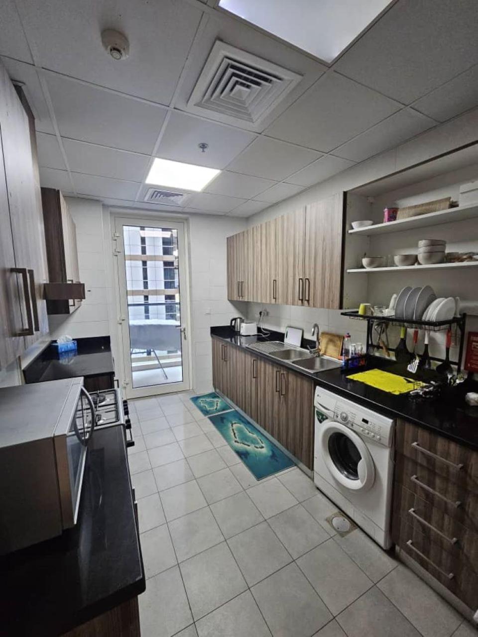 Downtown Holiday'S - 1 Min To Dubai Mall & Burj Khalifa Hostel Екстериор снимка