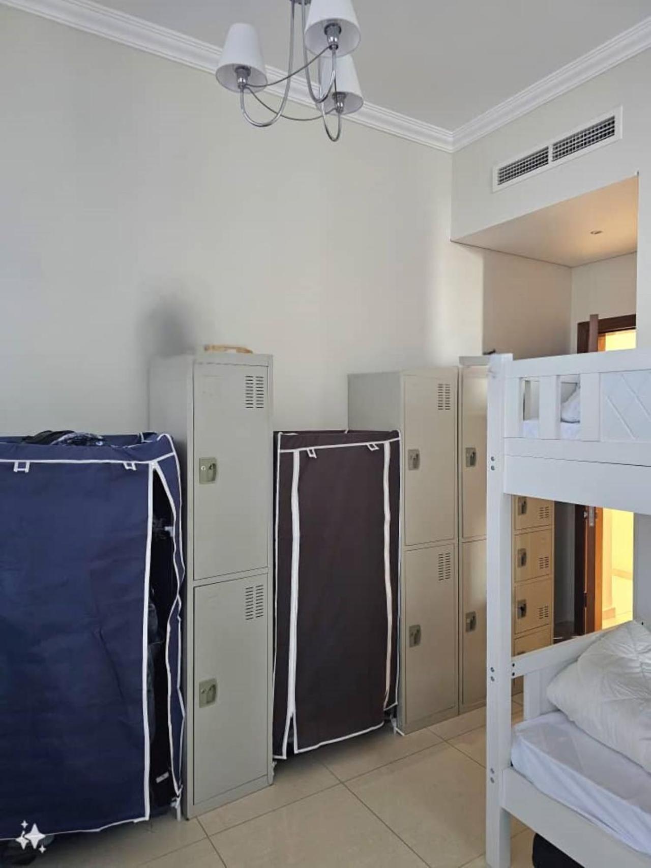 Downtown Holiday'S - 1 Min To Dubai Mall & Burj Khalifa Hostel Екстериор снимка